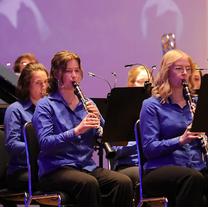 Klarinettistinnen der Concert Band Fulda während eines Konzerts
