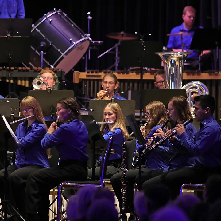 Bläser und Schlagwerk der Concert Band Fulda bei einem Auftritt